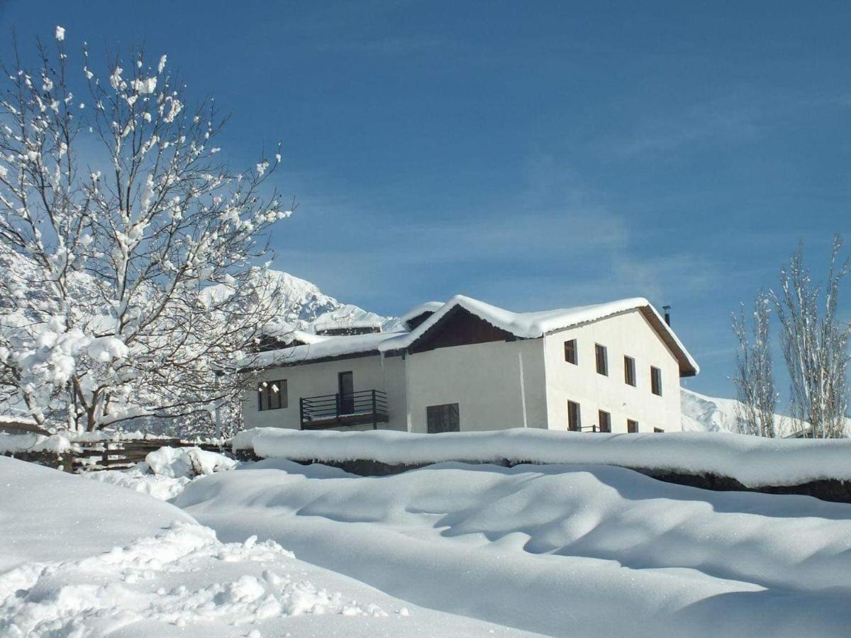 Roza'S Guest House Mestia Eksteriør bilde